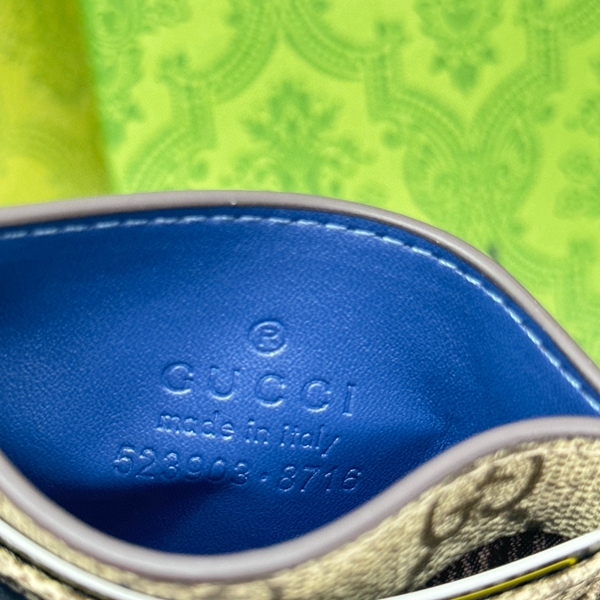 グッチ財布コピー着用イメージ